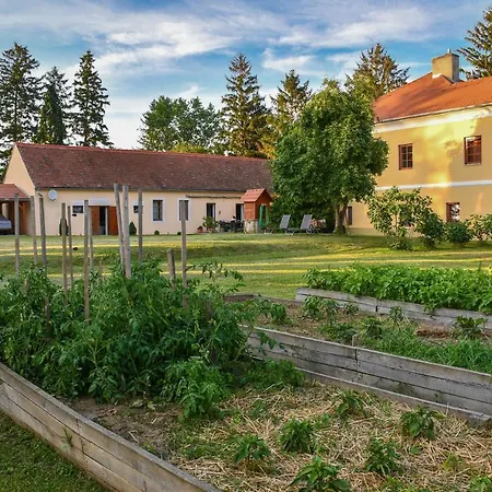Oreg Parokia Guesthause *